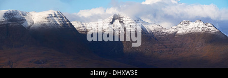 Beinn Alligin sopra Torridon nelle Highlands Scozzesi. Foto Stock