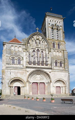 Chiesa francese Basilique de Saint Madeleine en Vezelay Foto Stock