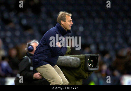 Glasgow, Scozia. Xv Nov, 2013. USA Coach Jurgen Klinsmann durante l'amichevole internazionale fixture tra Scozia e negli Stati Uniti. Dallo stadio di Hampden, Glasgow. Credito: Azione Sport Plus/Alamy Live News Foto Stock