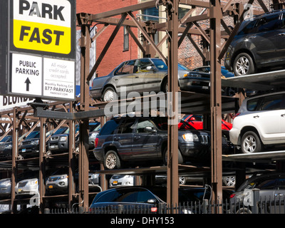 Multi-Storia Struttura di parcheggio, NYC Foto Stock