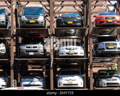 Multi-Storia Struttura di parcheggio, NYC Foto Stock