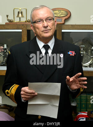 La recitazione capo responsabile della guardia costiera per il Regno Unito Richard Martin che ha assunto il comando della British Maritime Coastguard Agency, Gran Bretagna, Regno Unito Foto Stock