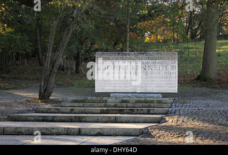 John F Kennedy Memorial, Runnymede, Surrey, England Regno Unito. 2013 - cinquantesimo anniversario dell'assassinio di Kennedy. Foto Stock