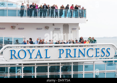 Il Royal Princess nave da crociera close up dettaglio. Logo con balcone Foto Stock