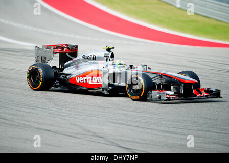 Austin, Texas, Stati Uniti d'America. Xvi Nov, 2013. Novembre 16, 2013: Sergio Perez #06 con McLaren alla sessione di qualifica, Formula 1 U.S. Il Grand Prix al circuito delle Americhe di Austin, TX. Credito: csm/Alamy Live News Foto Stock