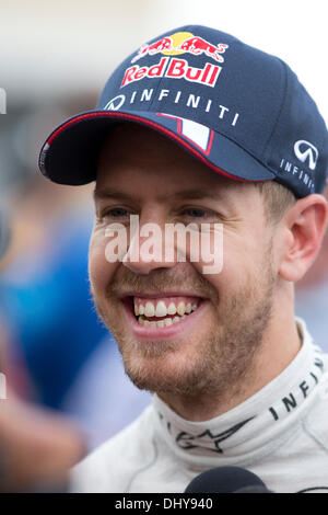 Gara di F1 auto conducente Sebastian Vettel di Infiniti Red Bull parla alla stampa dopo le qualifiche in pole position per il Gran Premio degli Stati Uniti a 3.2 miglia di circuito delle Americhe via al di fuori di Austin. Foto Stock