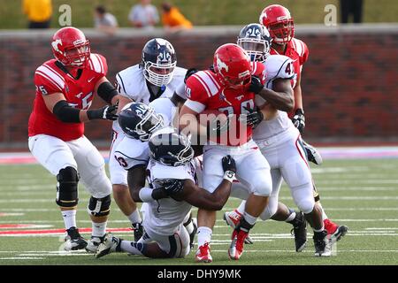 University Park, TX, Stati Uniti d'America. Xvi Nov, 2013. Novembre 16, 2013: Southern Methodist Mustangs running back Prescott linea (29) precipita durante un collegio di NCAA Football gioco quando SMU hosted università del Connecticut a Gerald Ford J. Stadium nel Parco di Università, TX. Neil Fonville/CSM/Alamy Live News Foto Stock
