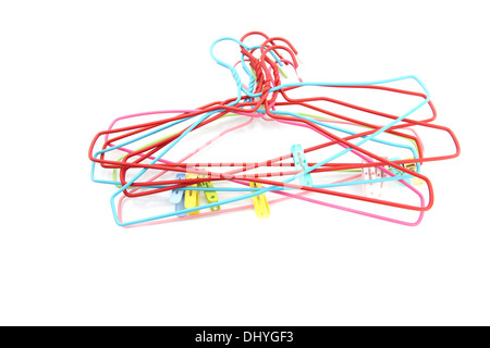 Appendiabiti e serrare il tessuto su sfondo bianco. Foto Stock