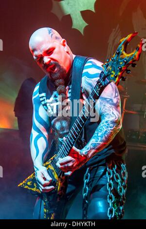 Detroit, Michigan, Stati Uniti d'America. Xvi Nov, 2013. Il chitarrista KERRY KING degli Slayer eseguendo sul loro tour del Nord America al Fillmore a Detroit. Credito: Marc Nader/ZUMAPRESS.com/Alamy Live News Foto Stock