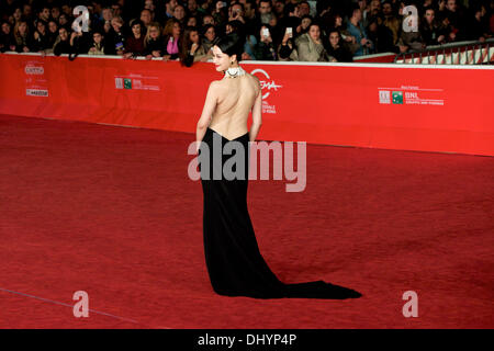 Roma, Italia. Xvi Nov, 2013. Attrice cinese Ni Hongjie pone durante il Festival del Cinema di Roma, il 16 novembre 2013.foto: Massimo Valicchia/NurPhoto Credit: Massimo Valicchia/NurPhoto/ZUMAPRESS.com/Alamy Live News Foto Stock