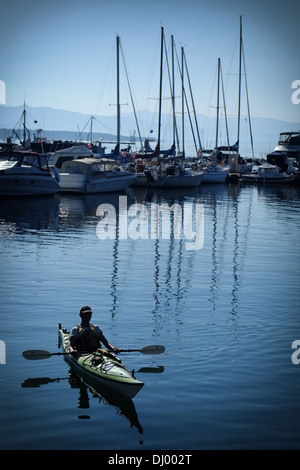 Kayak in porto, Lund, British Columbia, Canada Foto Stock