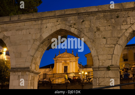 Piazza Garibaldi, Del Carmine sullo sfondo. Sulmona. Foto Stock