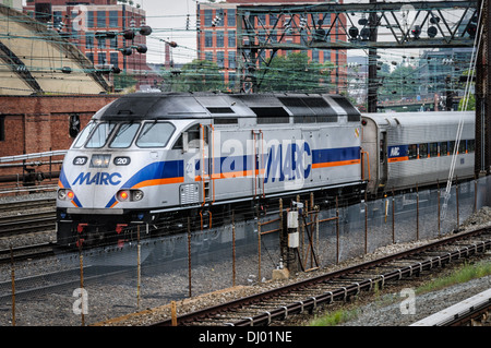 MARC MP36PH-3C locomotore n. 20 fuori della Union Station, Washington DC Foto Stock