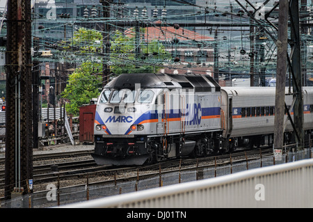 MARC MP36PH-3C locomotore n. 10 fuori della Union Station, Washington DC Foto Stock