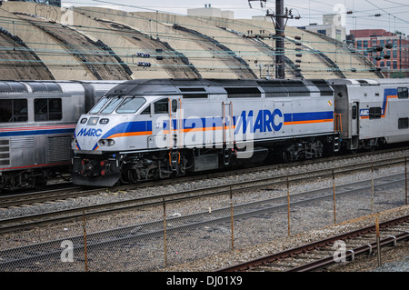 MARC MP36PH-3C locomotore n. 17 fuori della Union Station, Washington DC Foto Stock