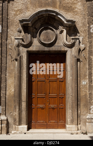 Vista panoramica della chiesa di Santa Maria delle Grazie di Scanno. Abruzzo, Italia. Foto Stock