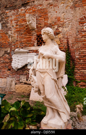 Statua nel Teatro Olimpico giardino in Vincenza Italia Foto Stock