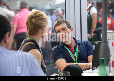 Attore Antonio Banderas e la moglie Melanie Griffith presso l'U.S. Il Grand Prix al circuito delle Americhe via al di fuori di Austin. Foto Stock