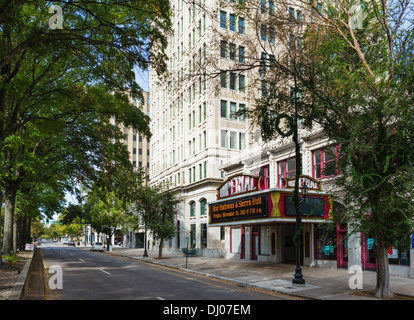 Visualizza in basso Broad Street nel centro cittadino di Augusta, in Georgia, con il Teatro Imperiale sulla destra, STATI UNITI D'AMERICA Foto Stock