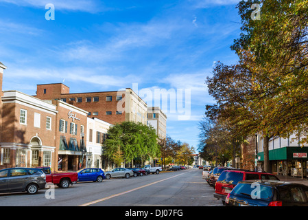 Visualizza in basso Cherry Street nel centro di Macon, GEORGIA, STATI UNITI D'AMERICA Foto Stock
