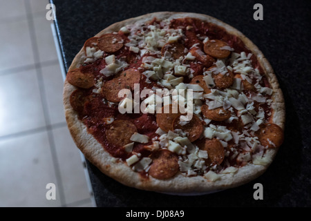 Il cibo fresco Formaggio per pizza carne spezie Foto Stock