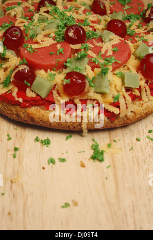 Immagine della pizza novità torta fatta con del marzapane Foto Stock