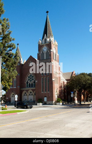 I mattoni rossi costruito St Johns chiesa luterana nella città di Orange, California . Originariamente era dedicata sulla luglio 19, 1914 Foto Stock