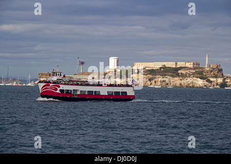 Rosso e bianco del traghetto della flotta di trasporto pendolari, la baia di San Francisco, San Francisco, California, Stati Uniti d'America. Foto Stock