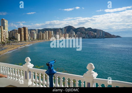 La baia di Benidorm come visto da uno dei suoi punti di vista del punto di riferimento Foto Stock