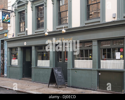 Il Gufo & Pussycat pub in Redchurch Street, Londra, Inghilterra Foto Stock