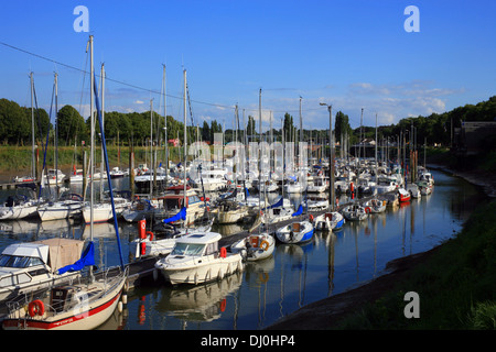 Marina e somme fiume da Quai Lejoille, St Valery sur Somme, Somme Picardia, Francia Foto Stock