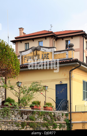 La funicolare dalla stazione di Bergamo Alta, Italia. Foto Stock