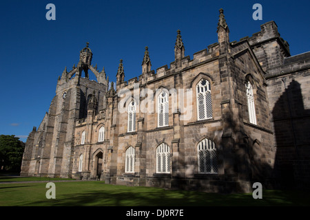 Città di Aberdeen, Scozia. L'Università e King's College di Aberdeen, con King's College Chapel in background. Foto Stock