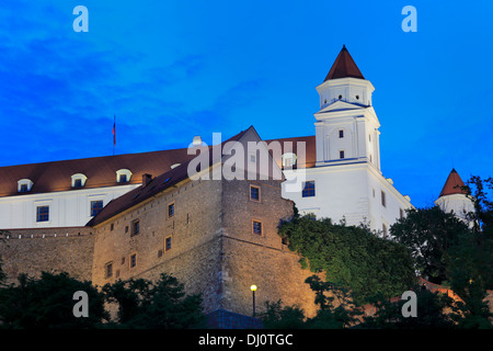 Castello di Bratislava di notte, Bratislava, Slovacchia Foto Stock