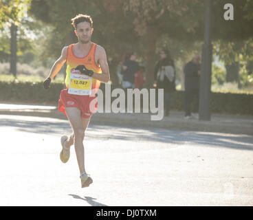 Valencia, Spagna. 17 novembre 2013. 10k atleta Valencia © Salva Garrigues/Alamy Live News Foto Stock