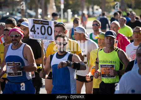 Valencia, Spagna. 17 novembre 2013. 33 partecipanti Divina Pastora Valencia Maratona © Salva Garrigues/Alamy Live News Foto Stock