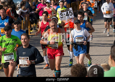 Valencia, Spagna. 17 novembre 2013. 33 partecipanti Divina Pastora Valencia Maratona © Salva Garrigues/Alamy Live News Foto Stock