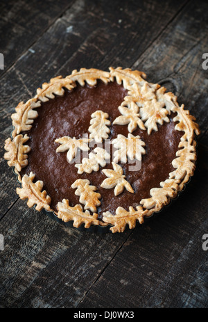 Falling Leaf a tema torta di zucca con pasticceria d'oro Foto Stock