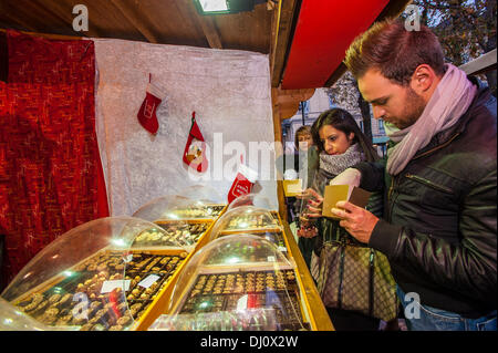 Il Piemonte, Torino, Italia. 17 novembre 2013. Dal 9 al 24 novembre in piazza Solferino francese Mercato di Natale © davvero facile Star/Alamy Live News Foto Stock