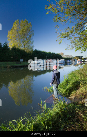 Barche ormeggiate a Brigg Marina sul fiume Ancholme in Lincolnshire settentrionale Foto Stock