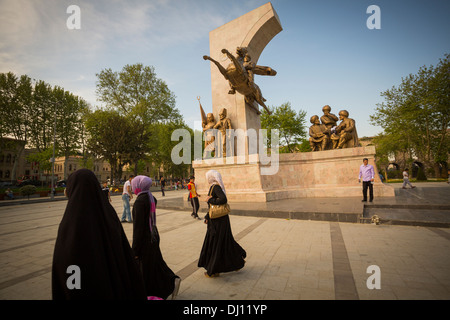 Il sultano Mehmed II statua in Sarachane Park - Aksaray, Istanbul, Turchia Foto Stock