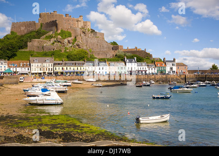 Gorey e Castello di Mont Orgueil, Jersey, le Isole del Canale Foto Stock