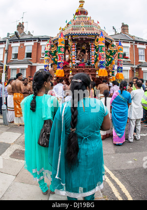 Il Rath Yatra Festival dal Tempio Murugan North London REGNO UNITO Foto Stock