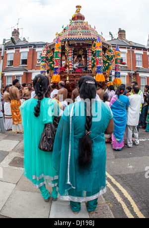 Il Rath Yatra Festival dal Tempio Murugan North London REGNO UNITO Foto Stock