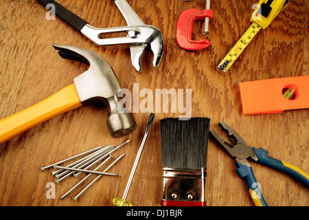 Un assortimento di strumenti di lavoro su legno Foto Stock