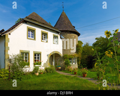 Torre di piccione con casa in Marienmünster Abbey, Hoexter, Germania Foto Stock