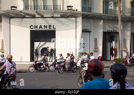 Chanel store in Saigon Ho Chi Minh City, Vietnam Foto Stock