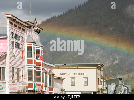 Due alberghi storici di Dawson City, Yukon Foto Stock