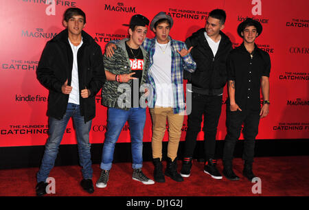 Los Angeles, California, USA. Xviii Nov, 2013. Famiglia Janoskians frequentando il Los Angeles Premiere di ''La fame di giochi: la cattura del fuoco'' tenuto presso il Nokia Theater L.A. Vive a Los Angeles, la California il 18 novembre 2013. 2013 Credit: D. lunga/Globe foto/ZUMAPRESS.com/Alamy Live News Foto Stock