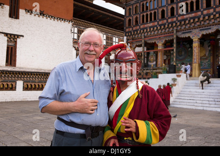 Il Bhutan Thimpu Teschu annuale festival Tsechu Atsara con tourist Foto Stock
